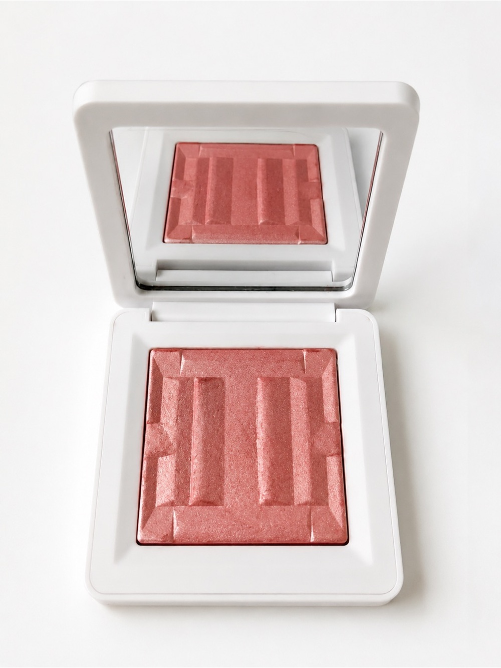 Fenty Beauty Rose Quartz Luminous Highlighter (Light Magenta Glow) - Picture 2 of 3